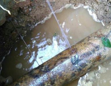 嵩明楼顶渗水维修公司分享下地暖漏水的原因及检测方法。